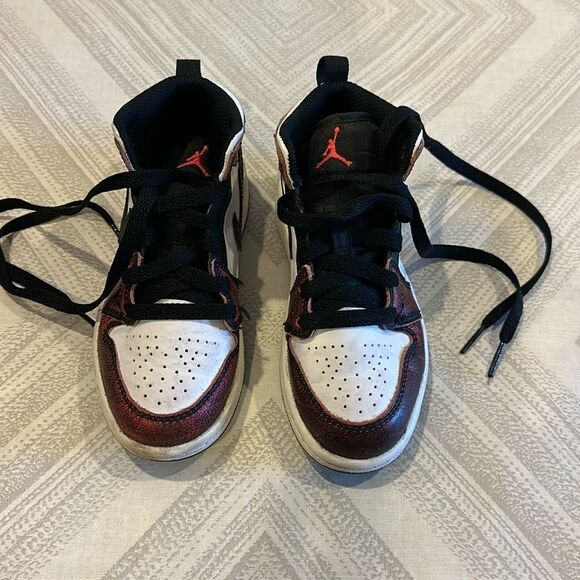 Jordan Little Kids 1 Mid SE Wear-Away Chicago Black/Infrared White-Sail- Size 11 - Picture 1 of 6